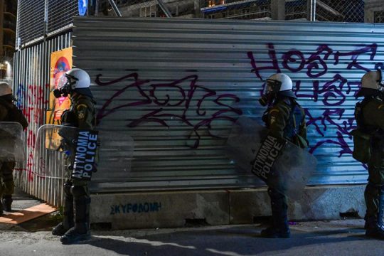 Αλλο ένα θέατρο του παραλόγου από την αστυνομία στα Εξάρχεια